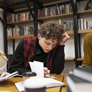 Dating as a Single Mom: When to Introduce Your New Partner to Your Kids